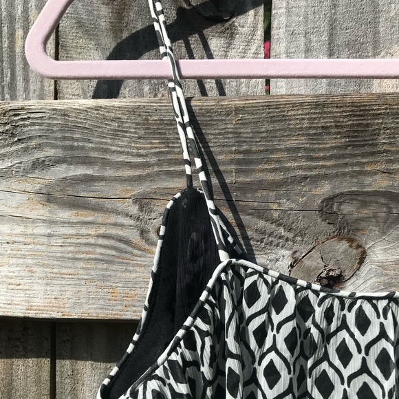 H & M Black and White Geometric Women's Top NWT Size 14 - Picture 11 of 11